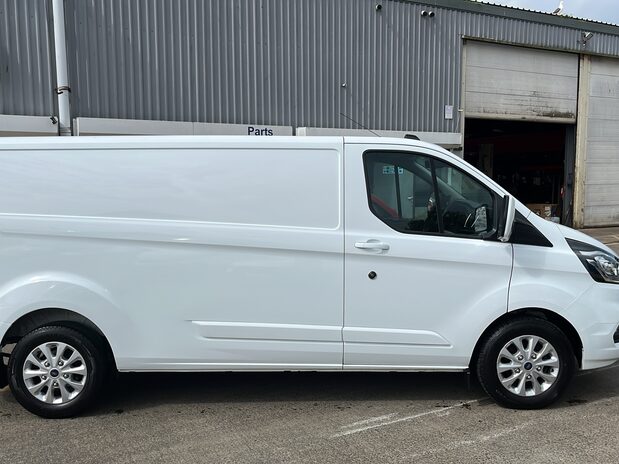 Ford Transit Custom TRANSIT CUSTOM 300 L2 H1 DIESEL FWD 2.0 Eco Blue 130ps Low Roof 4