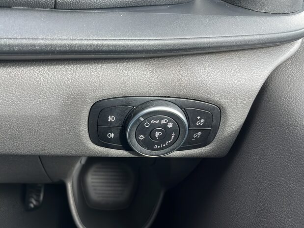 Ford Transit Custom TRANSIT CUSTOM 300 L2 H1 DIESEL FWD 2.0 Eco Blue 130ps Low Roof 19