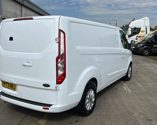 Ford Transit Custom TRANSIT CUSTOM 300 L2 H1 DIESEL FWD 2.0 Eco Blue 130ps Low Roof