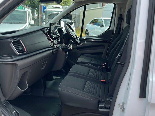 Ford Transit Custom TRANSIT CUSTOM 300 L2 H1 DIESEL FWD 2.0 Eco Blue 130ps Low Roof 13