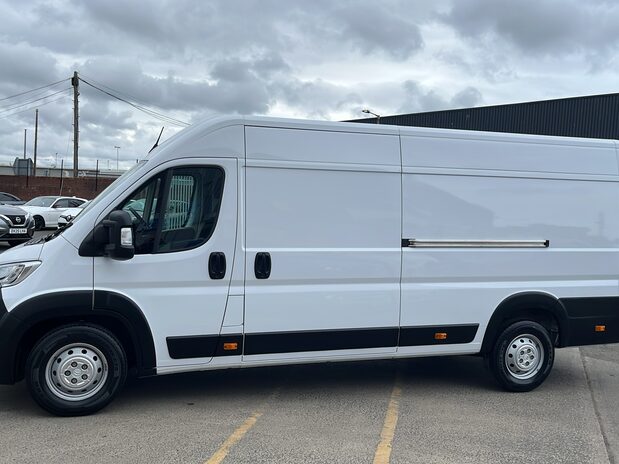 Citroen Relay RELAY 35 HEAVY L4 DIESEL 2.2 Blue HDi H2 Van 140ps Enterprise Edition 4