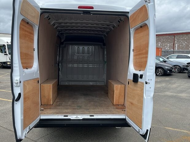 Citroen Relay RELAY 35 HEAVY L4 DIESEL 2.2 Blue HDi H2 Van 140ps Enterprise Edition 9
