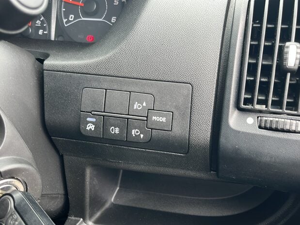 Citroen Relay RELAY 35 HEAVY L4 DIESEL 2.2 Blue HDi H2 Van 140ps Enterprise Edition 18