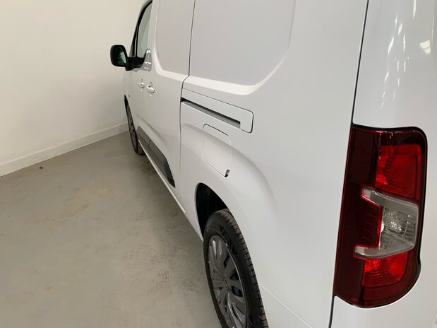 Citroen Berlingo Citroen Berlingo XL Diesel 1.5 Blue HDi 100ps Van Driver 8