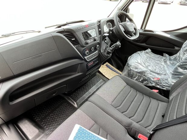 Iveco Daily 70C18 High-Roof Business Van / Versalift VTM 170F Access Platform *NEW* 24