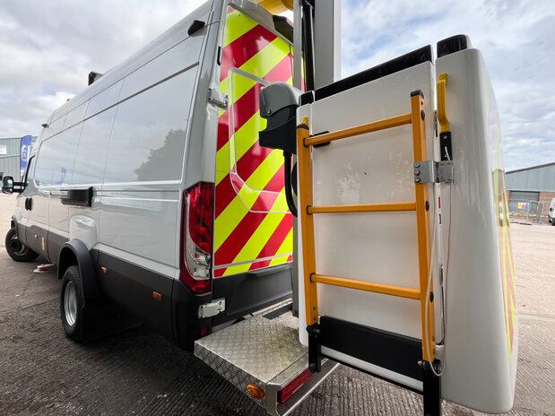Iveco Daily 70C18 High-Roof Business Van / Versalift VTM 170F Access Platform *NEW* 9