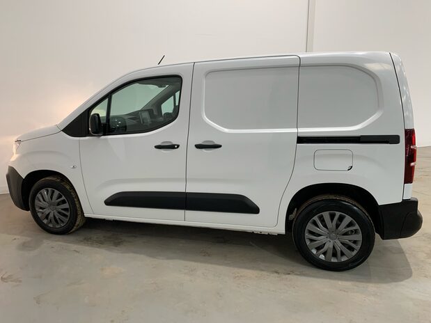 Peugeot Partner Partner Standard Diesel 1000 1.5 Blue HDi Professional Prem Van 11