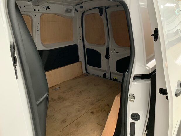 Peugeot Partner Partner Standard Diesel 1000 1.5 Blue HDi Professional Prem Van 13