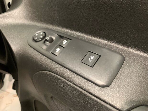 Peugeot Partner Partner Standard Diesel 1000 1.5 Blue HDi Professional Prem Van 25