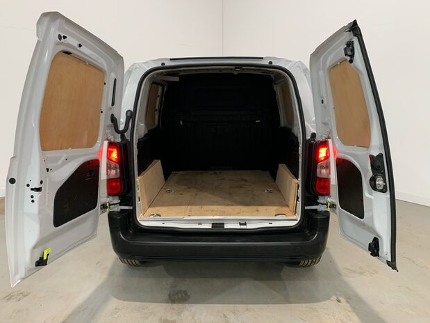 Peugeot Partner Partner Standard Diesel 1000 1.5 Blue HDi Professional Prem Van 7
