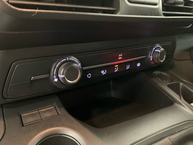 Peugeot Partner Partner Standard Diesel 1000 1.5 Blue HDi Professional Prem Van 22