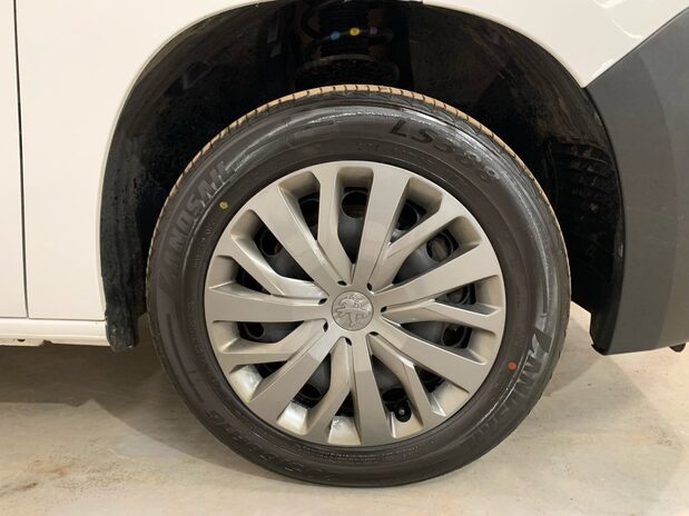 Peugeot Partner Partner Standard Diesel 1000 1.5 Blue HDi Professional Prem Van 6