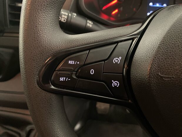 Renault Trafic Trafic LWB Diesel LL30 Blue dCi 130 Business Van 17