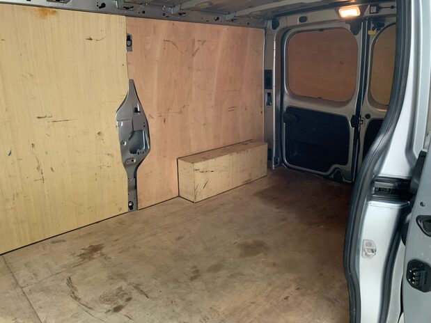 Renault Trafic Trafic LWB Diesel LL30 Blue dCi 130 Business Van 11