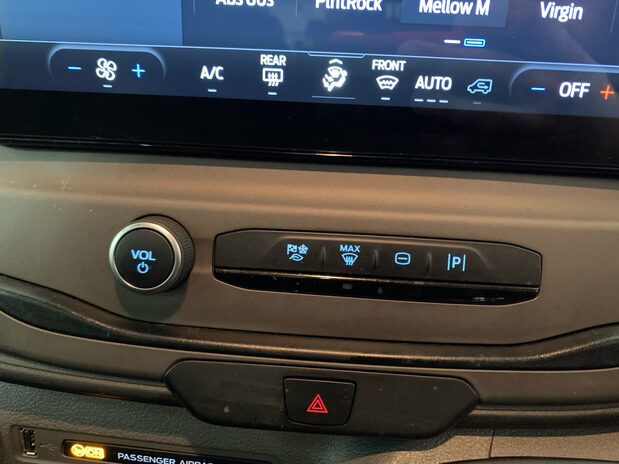 Ford Transit Transit 460 L4 Minibus Diesel RWD 2.0 Ecoblue 130ps H3 17-Seater Leader 24