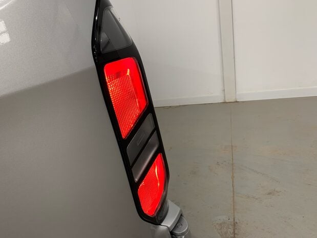 Ford Transit Custom 300L2 H1 2.0 EcoBlue 136ps Van Limited 23