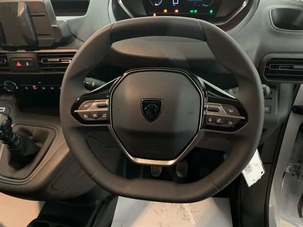 Peugeot Partner PEUGEOT PARTNER PROFESSIONAL L2 BHDI CREW VAN 5