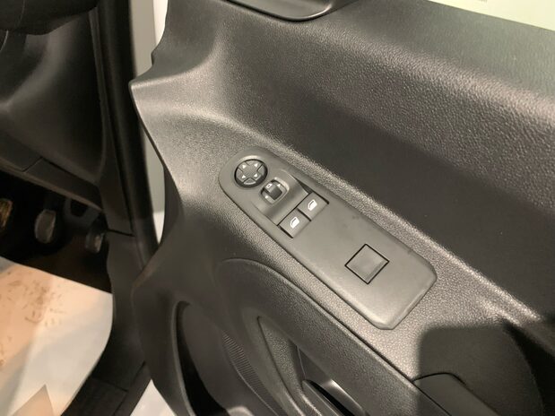 Peugeot Partner PEUGEOT PARTNER PROFESSIONAL L2 BHDI CREW VAN 12