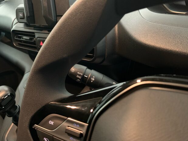 Peugeot Partner PEUGEOT PARTNER PROFESSIONAL L2 BHDI CREW VAN 8