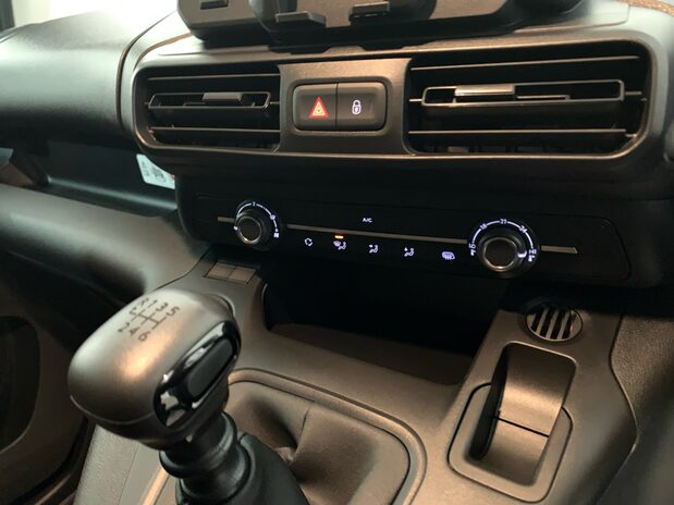 Peugeot Partner PEUGEOT PARTNER PROFESSIONAL L2 BHDI CREW VAN 9