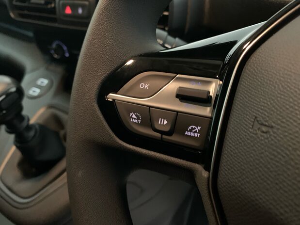 Peugeot Partner PEUGEOT PARTNER PROFESSIONAL L2 BHDI CREW VAN 6