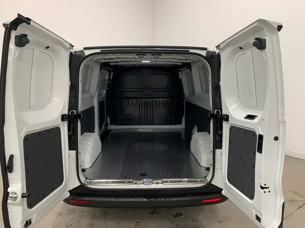 Maxus Deliver 7 BASE L2H1 Panel Van *pre-reg* 4