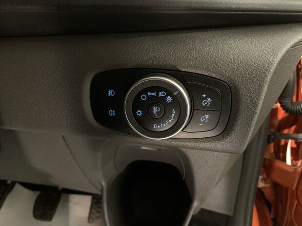 Ford Transit Custom Transit Custom 2.0 EcoBlue 130ps Low Roof D/Cab Limited Van 24