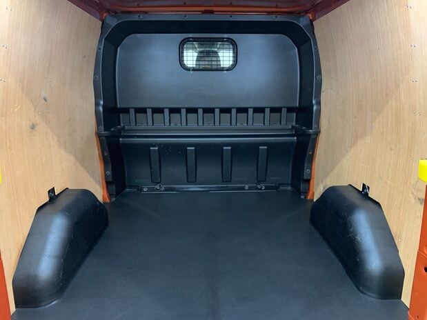 Ford Transit Custom Transit Custom 2.0 EcoBlue 130ps Low Roof D/Cab Limited Van 8