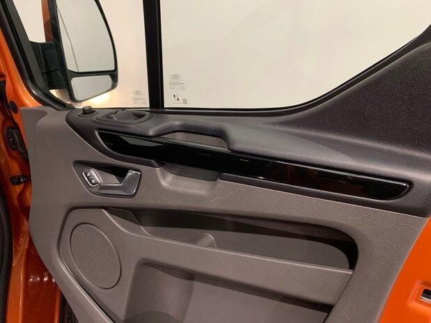 Ford Transit Custom Transit Custom 2.0 EcoBlue 130ps Low Roof D/Cab Limited Van 26