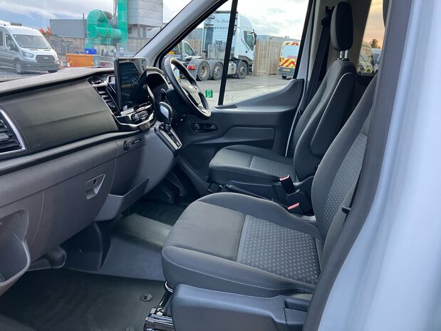 Ford Transit Transit 460L4 2.0 EcoBlue RWD 165ps H3 17 Seater Trend Auto 23