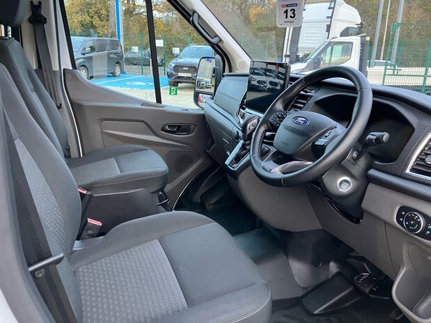 Ford Transit Transit 460L4 2.0 EcoBlue RWD 165ps H3 17 Seater Trend Auto 22