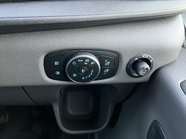Ford Transit Transit 460L4 2.0 EcoBlue RWD 165ps H3 17 Seater Trend Auto 13