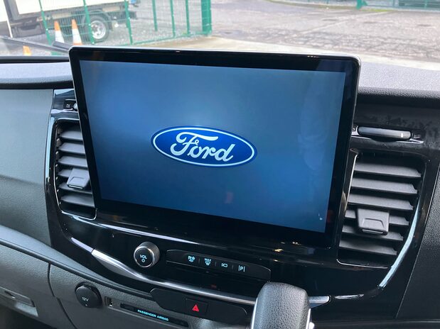 Ford Transit Transit 460L4 2.0 EcoBlue RWD 165ps H3 17 Seater Trend Auto 11