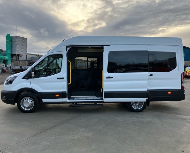 Ford Transit Transit 460L4 2.0 EcoBlue RWD 165ps H3 17 Seater Trend Auto