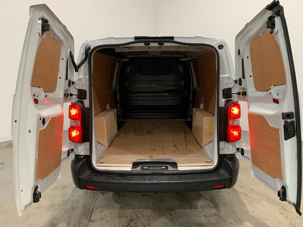 Vauxhall Vivaro Vivaro L2 Diesel 2900 1.5d 100PS Dynamic H1 Van 12