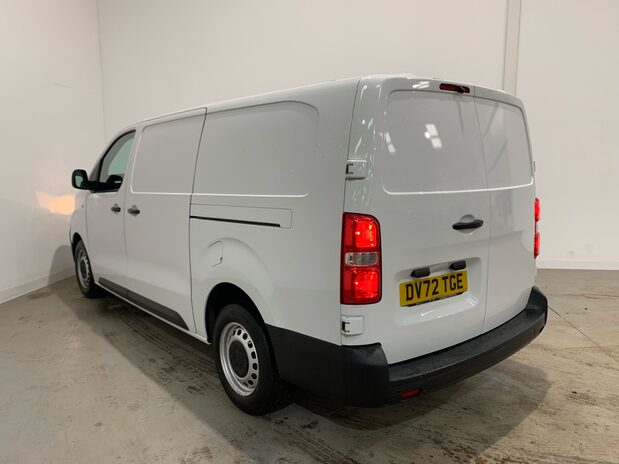 Vauxhall Vivaro Vivaro L2 Diesel 2900 1.5d 100PS Dynamic H1 Van 10