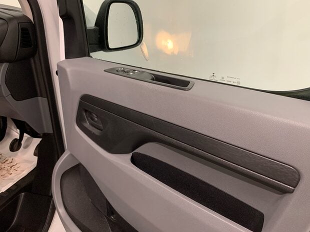 Vauxhall Vivaro Vivaro L2 Diesel 2900 1.5d 100PS Dynamic H1 Van 23