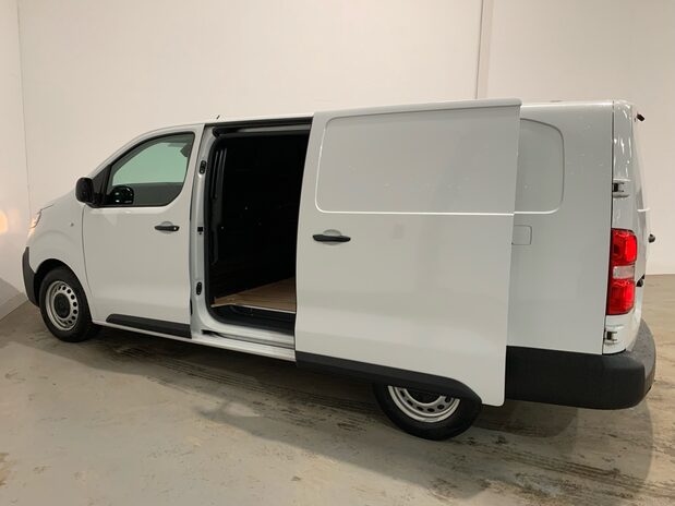 Vauxhall Vivaro Vivaro L2 Diesel 2900 1.5d 100PS Dynamic H1 Van 13