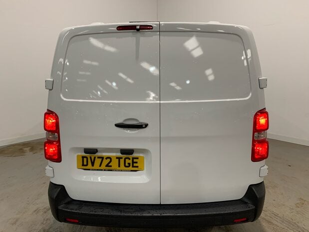 Vauxhall Vivaro Vivaro L2 Diesel 2900 1.5d 100PS Dynamic H1 Van 8