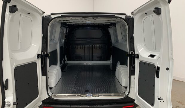 Maxus Deliver 7 BASE L2H1 Panel Van *pre-reg*