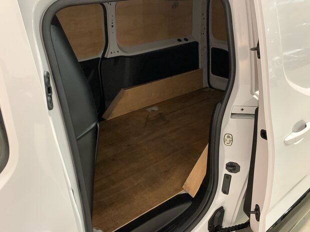 Citroen Berlingo CITROEN BERLINGO XL DRIVER BLUEHDI S/S 100ps 17