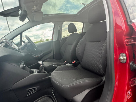 Peugeot 208 1.2 PureTech Allure Premium Euro 6 5dr 38