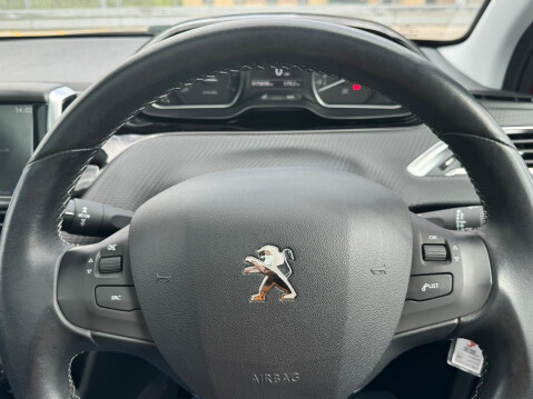 Peugeot 208 1.2 PureTech Allure Premium Euro 6 5dr 43
