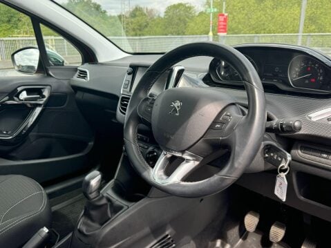 Peugeot 208 1.2 PureTech Allure Premium Euro 6 5dr 29