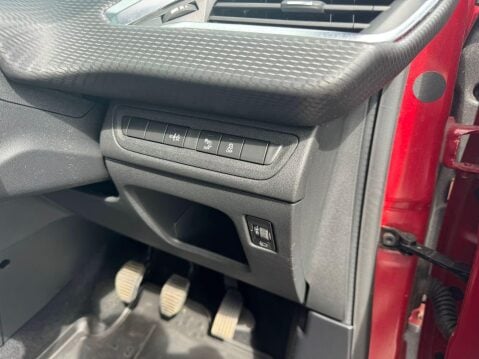 Peugeot 208 1.2 PureTech Allure Premium Euro 6 5dr 31