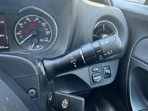 Toyota Yaris 1.5 VVT-i Y20 Euro 6 5dr 12