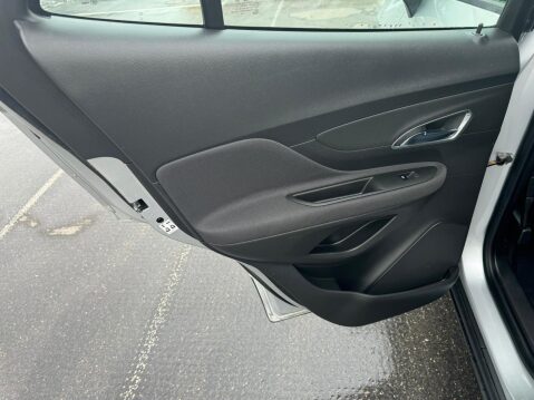 Vauxhall Mokka 1.6 Exclusiv 2WD Euro 5 (s/s) 5dr 35