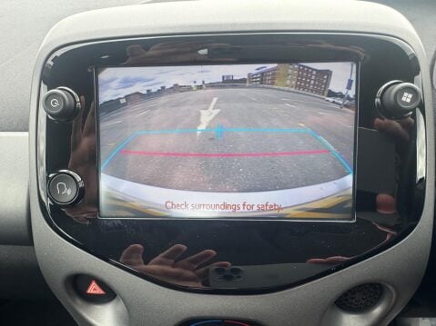 Toyota Aygo 1.0 VVT-i x-play Euro 6 5dr 27