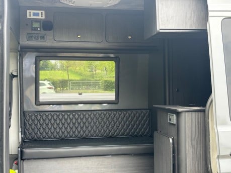 Volkswagen Crafter CR35 TDI L H/R P/V TRENDLINE 76