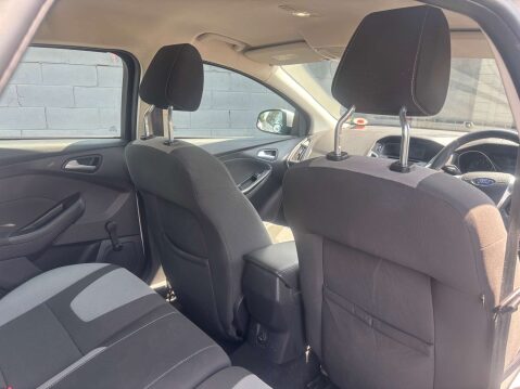 Ford Focus 1.6 Focus Zetec 125 5dr 27